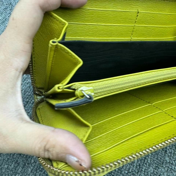 100% Authentic Gucci Leather Wallet - Picture 11 of 13